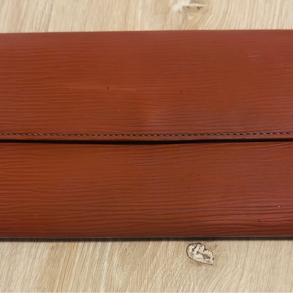 💎💎✨✨Louis Vuitton Epi Leather Wallet – Elegant & Timeless✨✨💎💎
